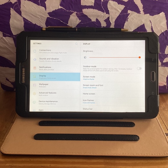 Samsung Galaxy Tab E -16GB- Black Tablet, Leather Case, Stylus, Screen Protector - Picture 2 of 11